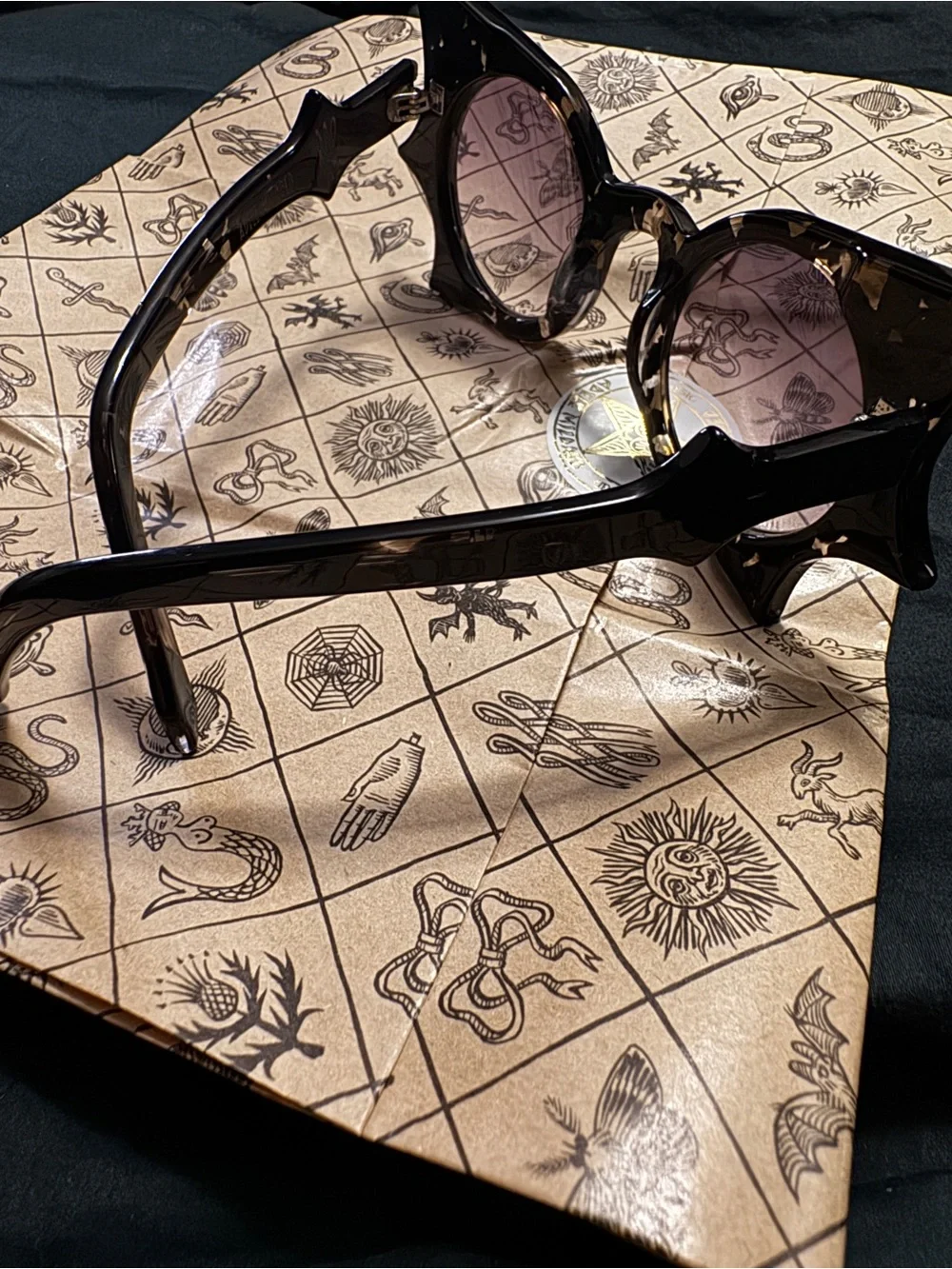 *RARE* Adele Mildred Black Tortie Batwing Sunnies